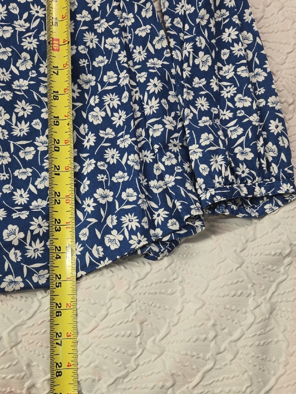 3/$10 Old Navy Blue and White Buttoned Peter Pan Collar Blouse - Picture 5 of 6